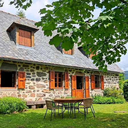 Holiday home Le Refuge De La Vallee - 4 A 6 Pers - Proche De Salers